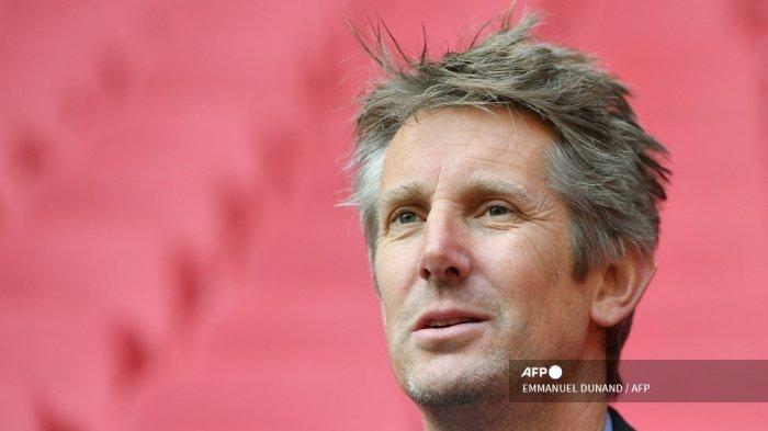 the former mu goalkeeper was rushed to the hospital and van der sar suffered a brain hemorrhage 8850727